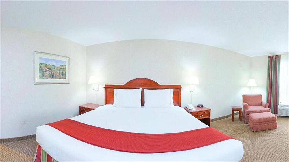 Express & Bowling By Ihg Hotel Bowling Green
