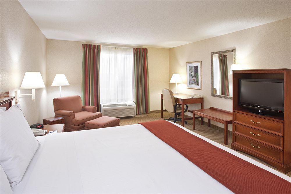 Hotel Express & Bowling By Ihg 2*