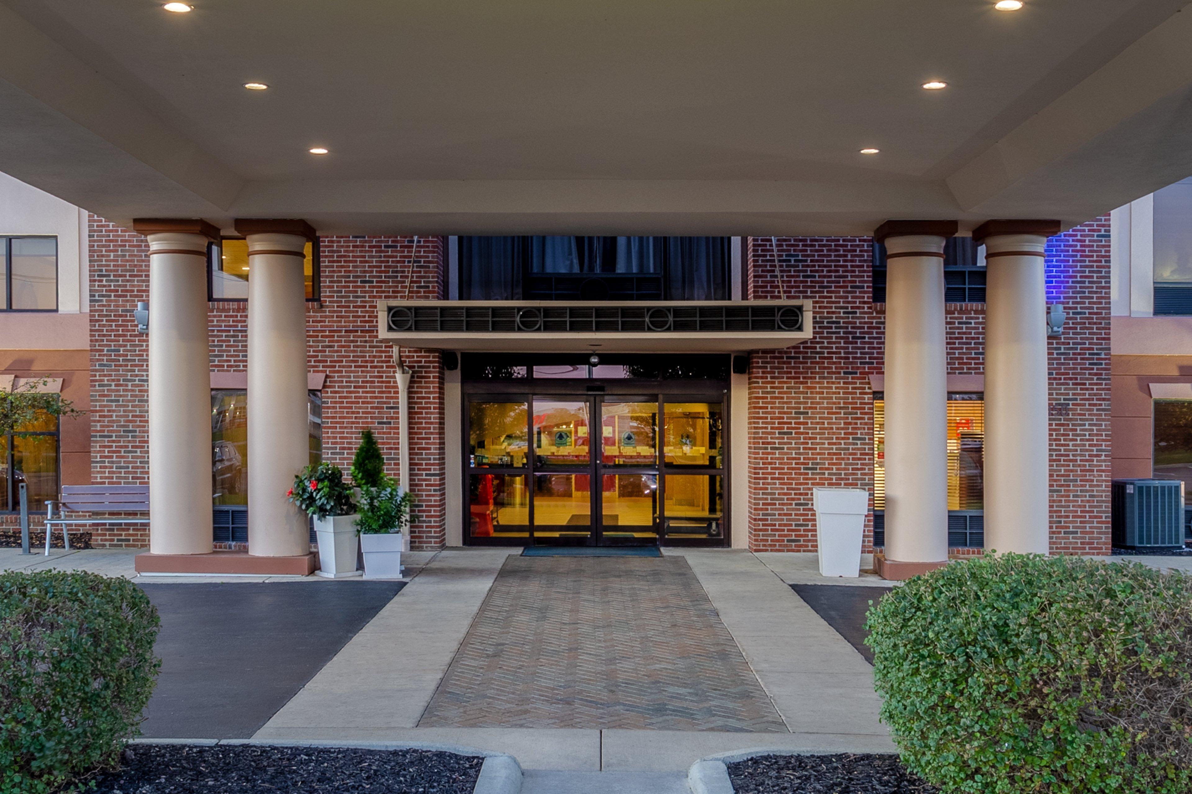 Express & Bowling By Ihg Bowling Green
